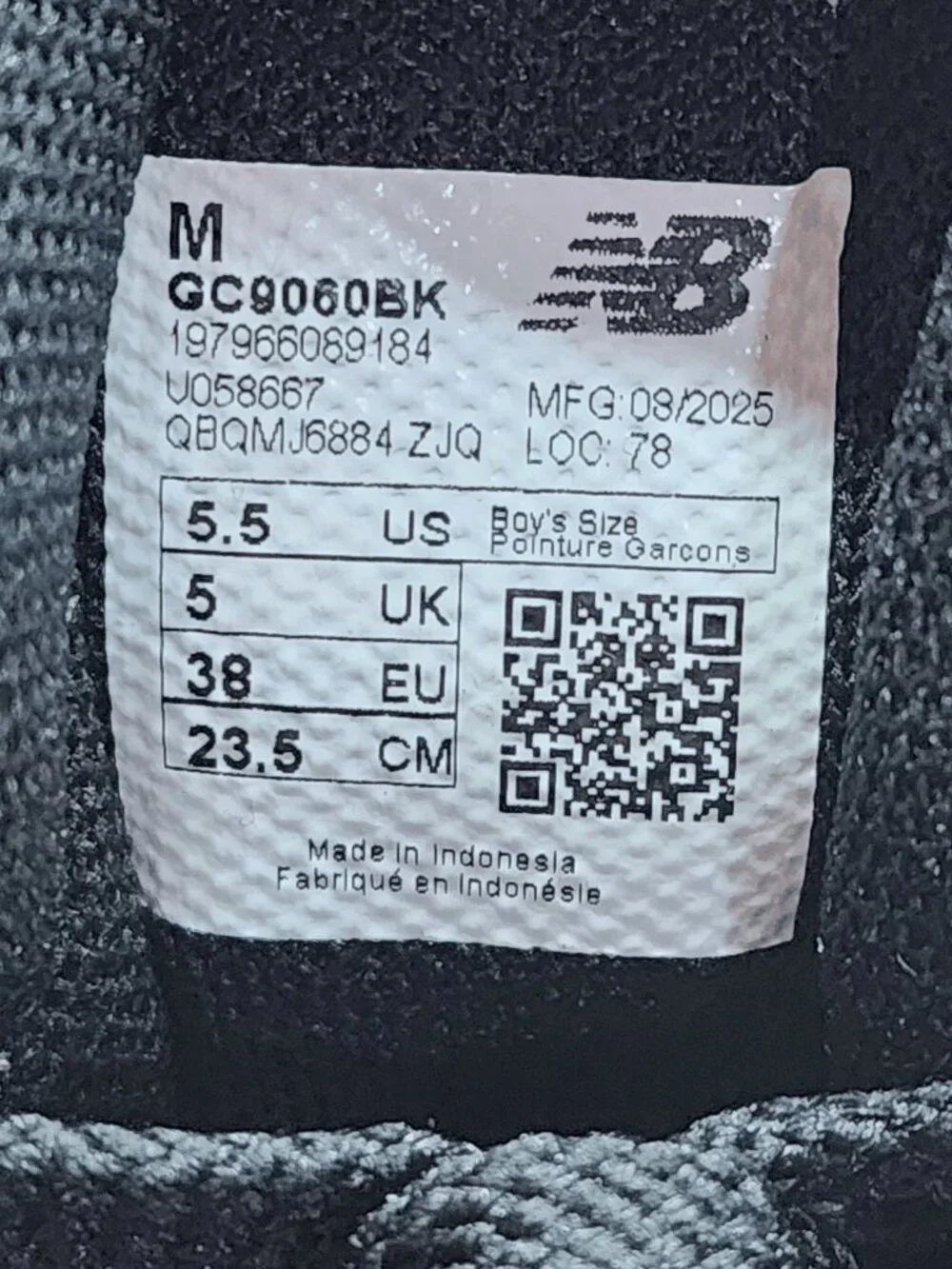 New Balance Kids Sneakers Black Gray Sneakers Lace Up Running Shoes Size 5.5